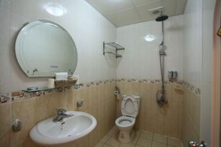 Room 6 of 19