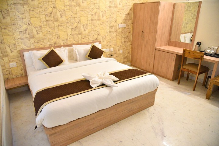 Room 14 of 28