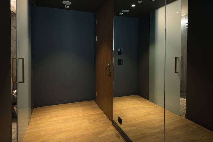 Room 15 of 104