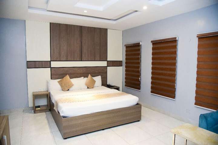 Room 11 of 78