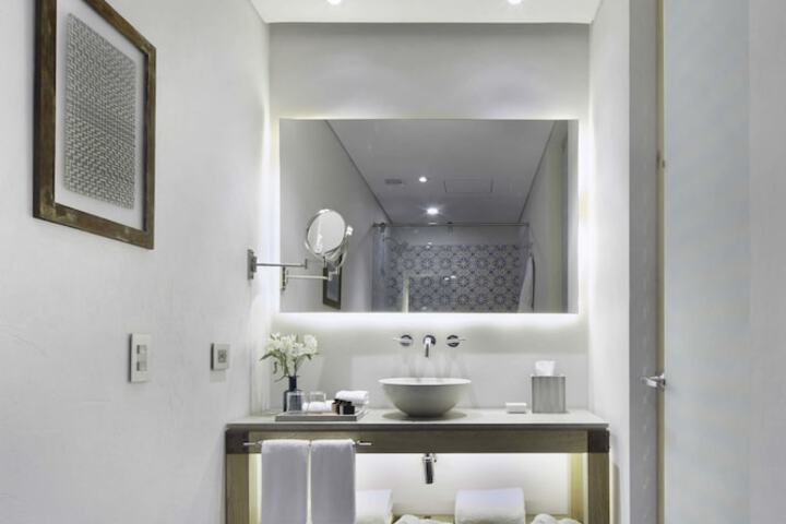 Room 27 of 58