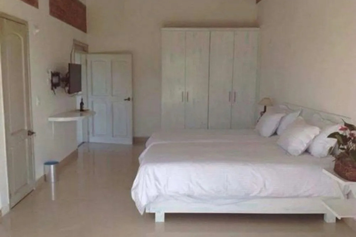 Room 3 of 18