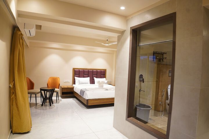 Room 16 of 38