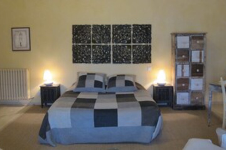 Room 25 of 40