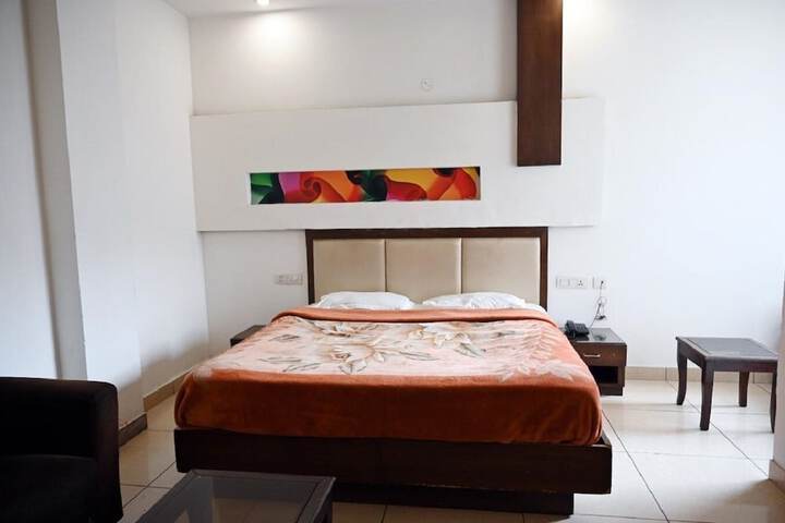 Room 7 of 19