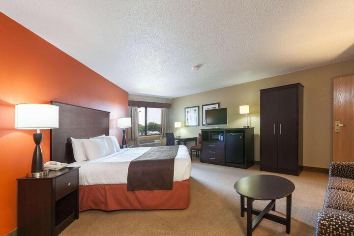 1 King Bed (8 of 10)