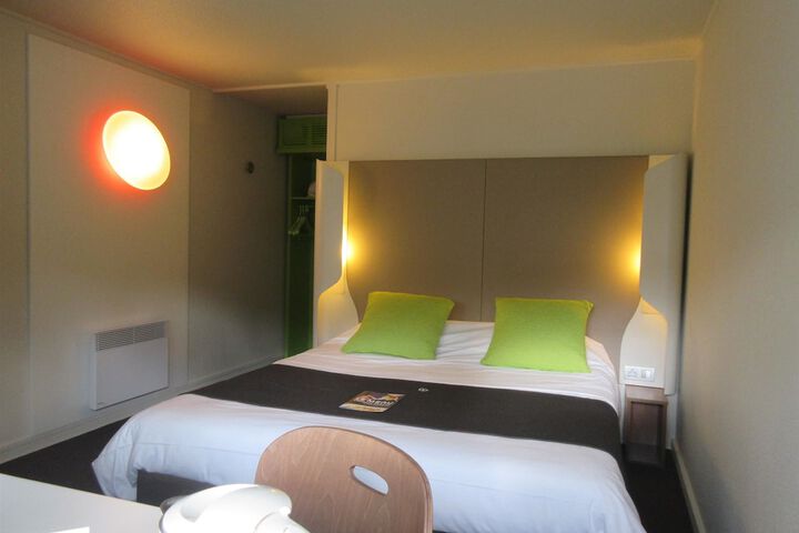 Room 7 of 83