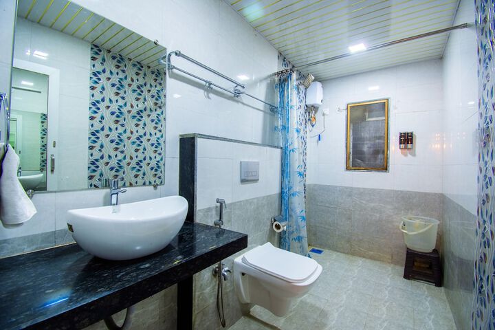 Room 15 of 28