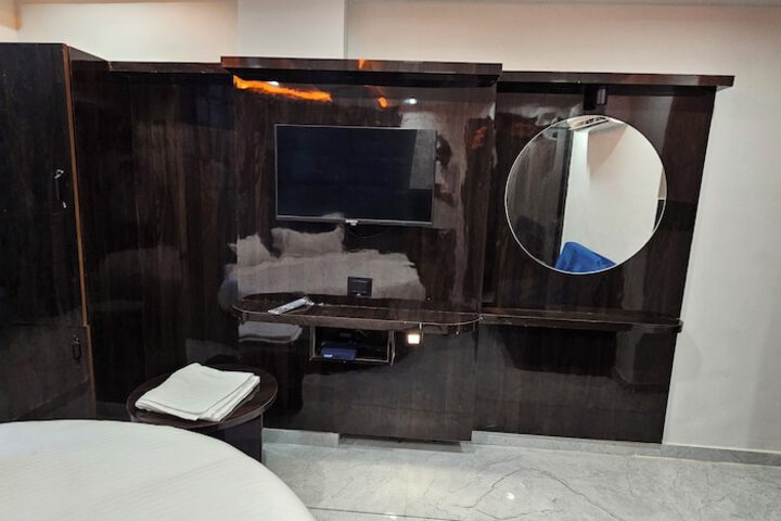 Room 7 of 51