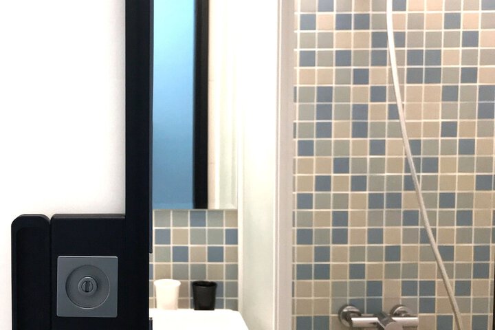 Room 10 of 42