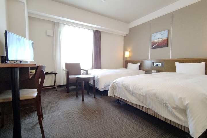 Room 9 of 37