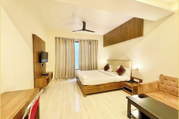 Room 5 of 14