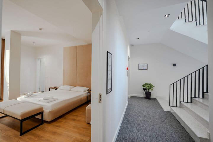 Room 16 of 52