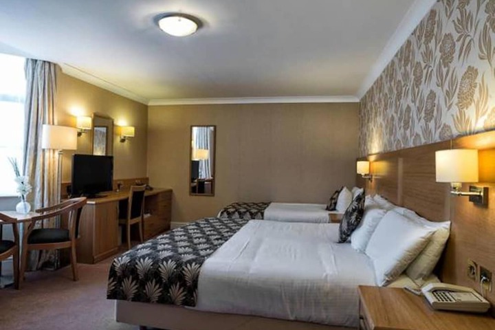 Room 6 of 67