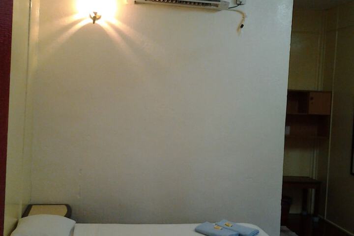 Room 10 of 21