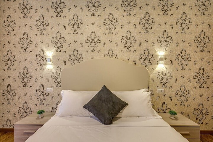 Room 17 of 33