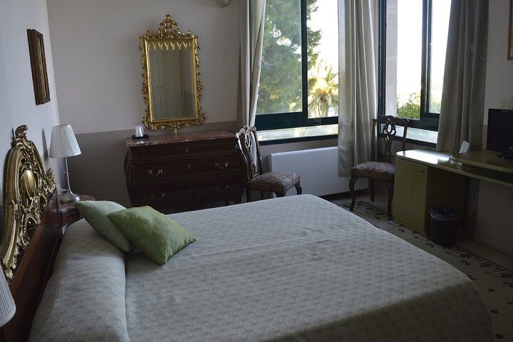Room 6 of 56