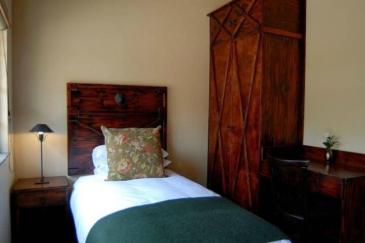 Room 5 of 63