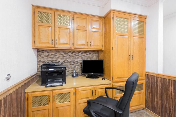 Business Center 21 of 27