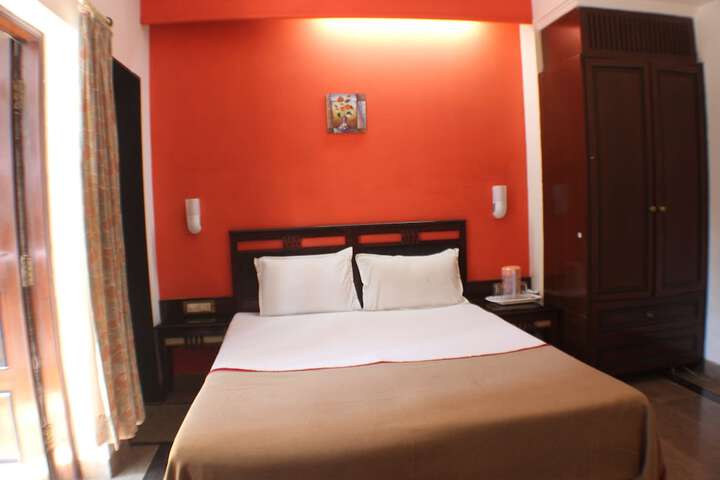 Room 6 of 22