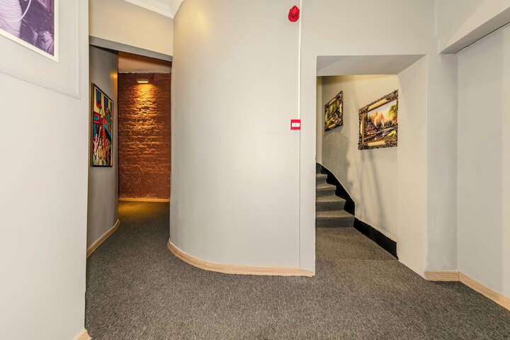 Room 30 of 43