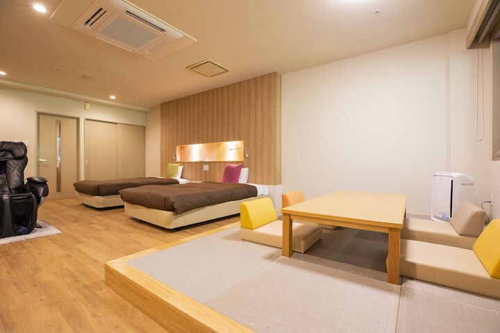 Room 43 of 240