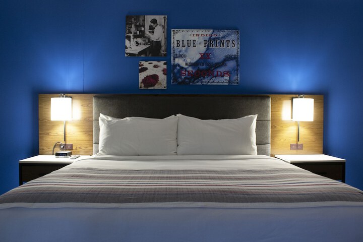 Executive King Bed (5 of 44)