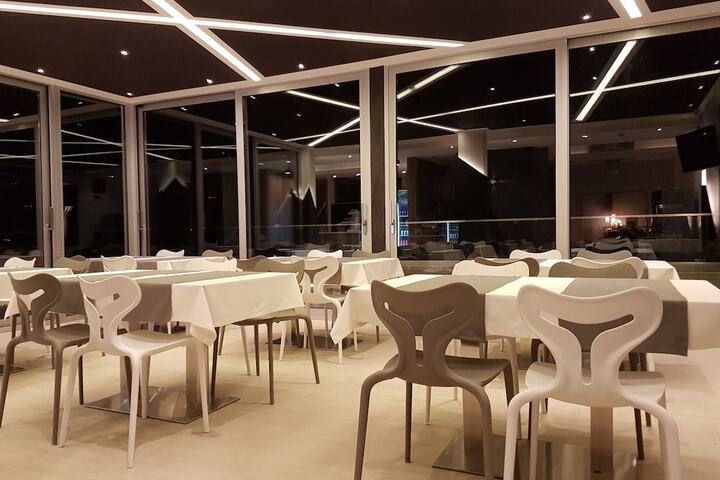 Dining 79 of 140