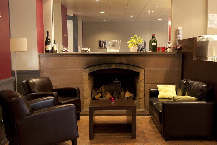 Lounge 35 of 40