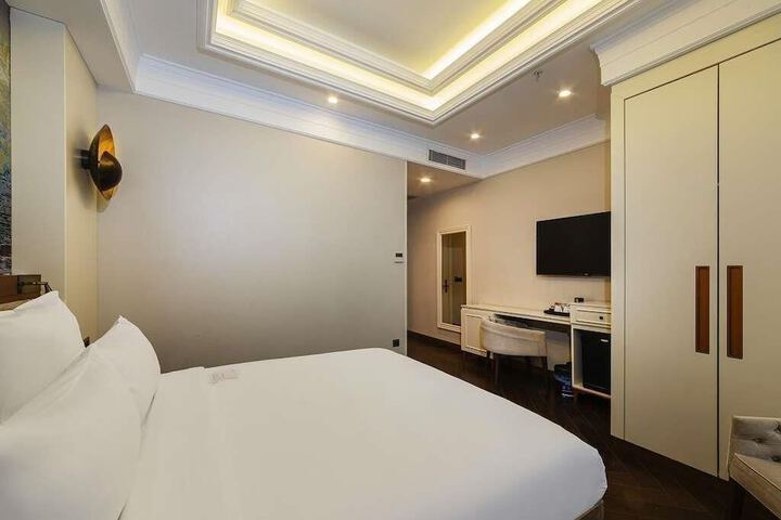 Room 33 of 105