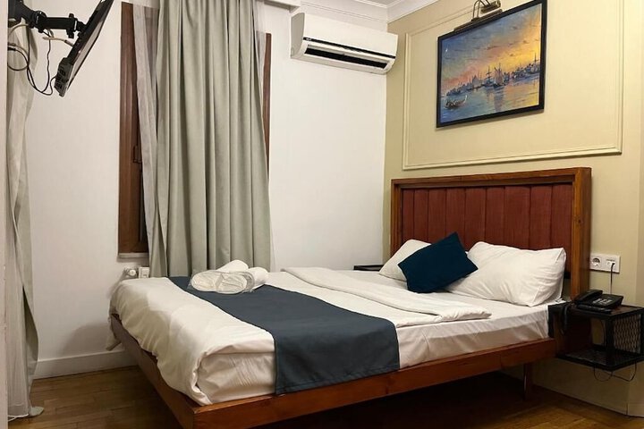 Room 2 of 25