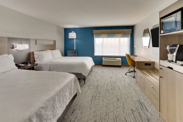 2 Queen Beds (3 of 14)