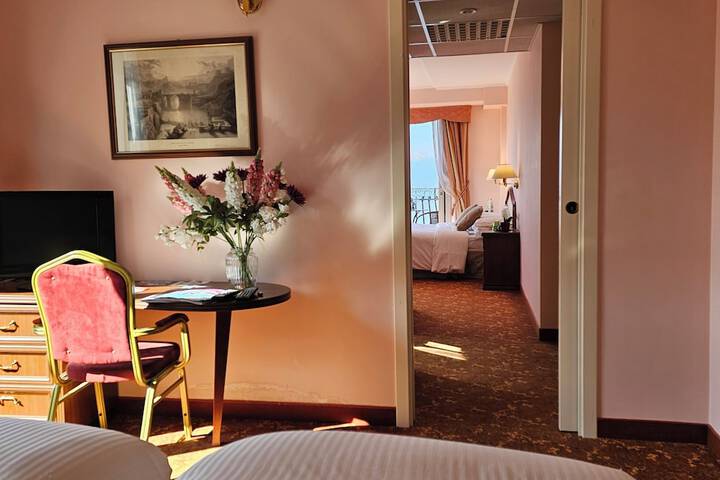 Room 14 of 27