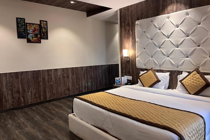 Room 28 of 107