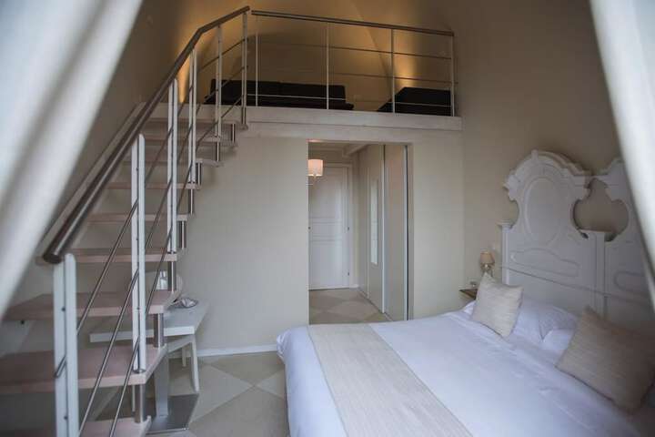 Room 4 of 40