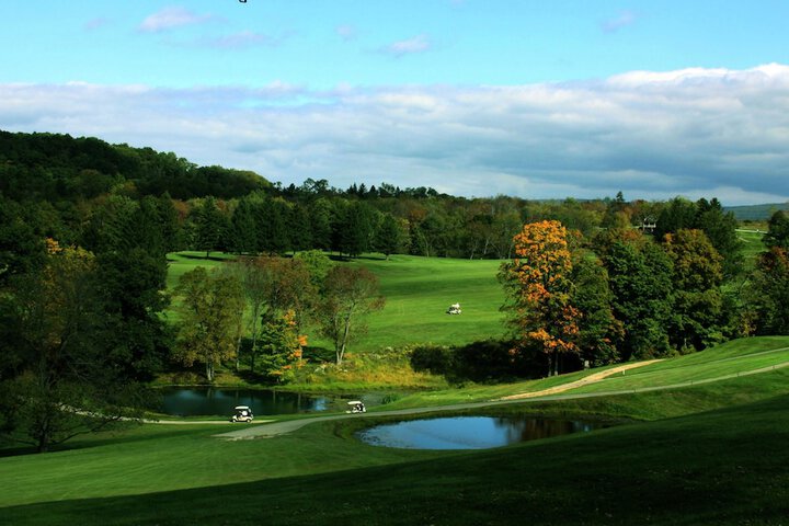 Exterior of Champion Lakes Golf Resort