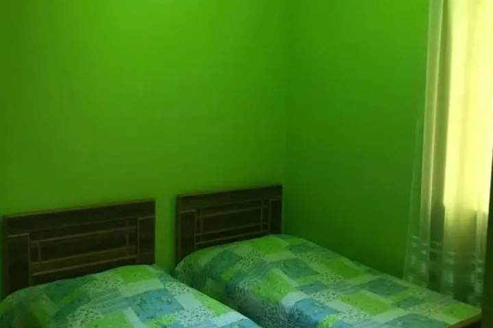 Room 5 of 16