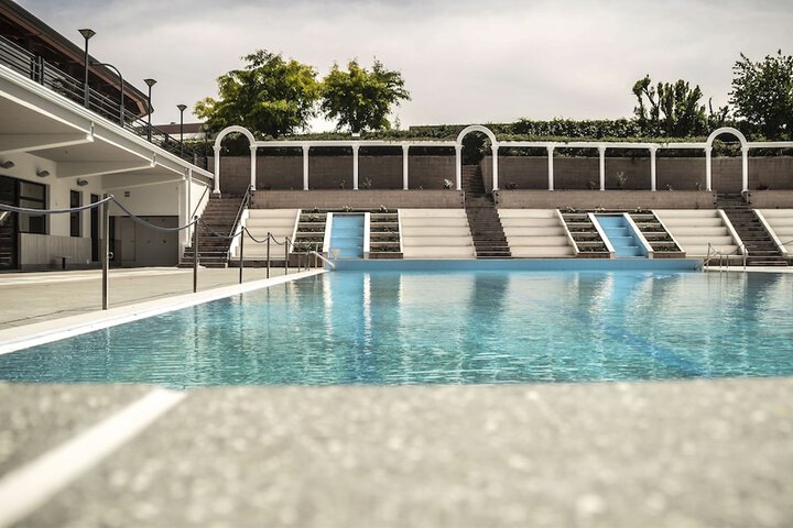 Hotel with Pool