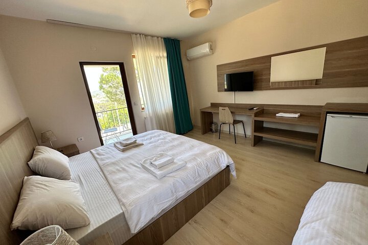 Room 14 of 27