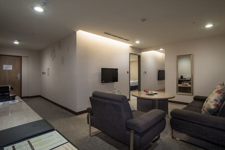 Room 48 of 79