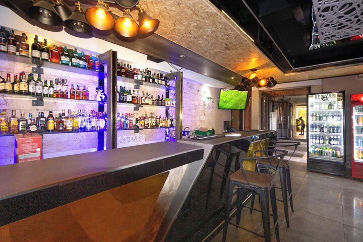 Lounge 31 of 47