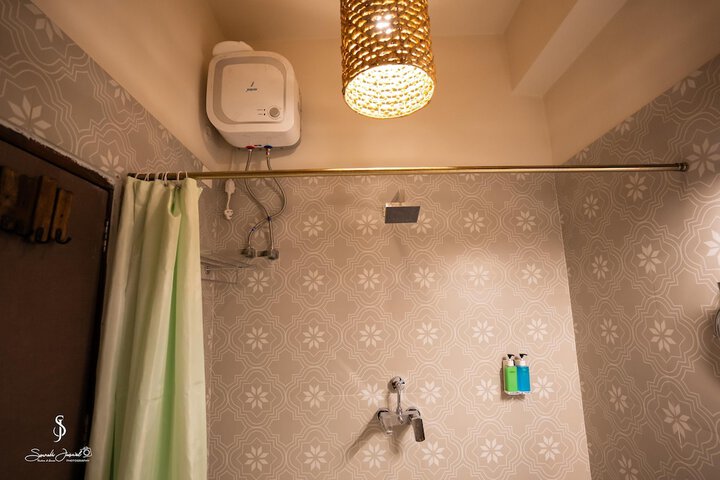 Room 6 of 37