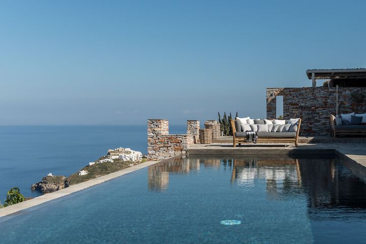 Verina Astra in Sifnos