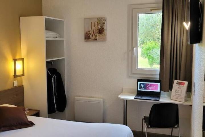 Room 11 of 24