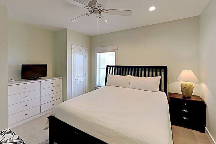 Room 10 of 80