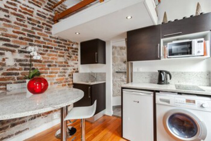 Room 6 of 10