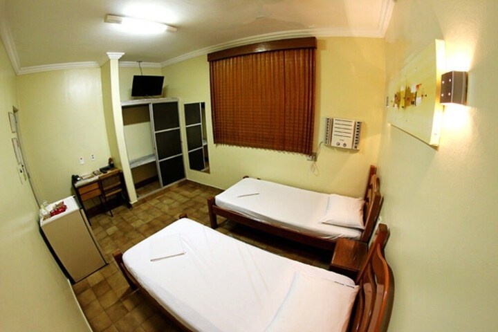Room 5 of 16