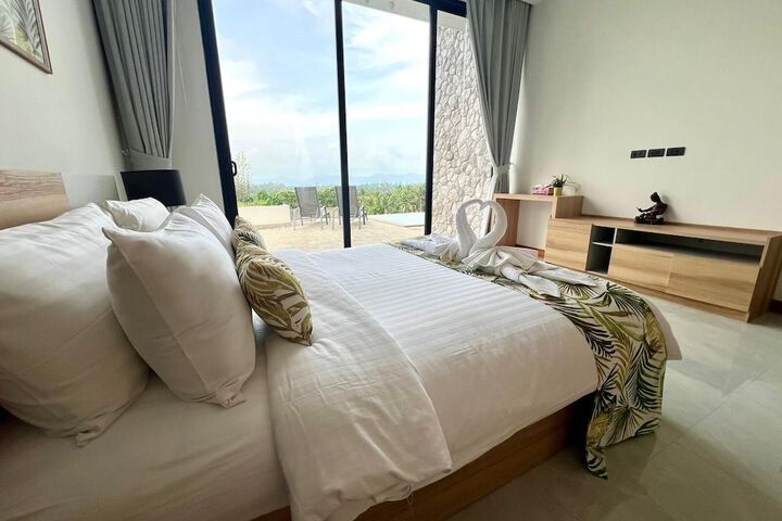 Room 6 of 19