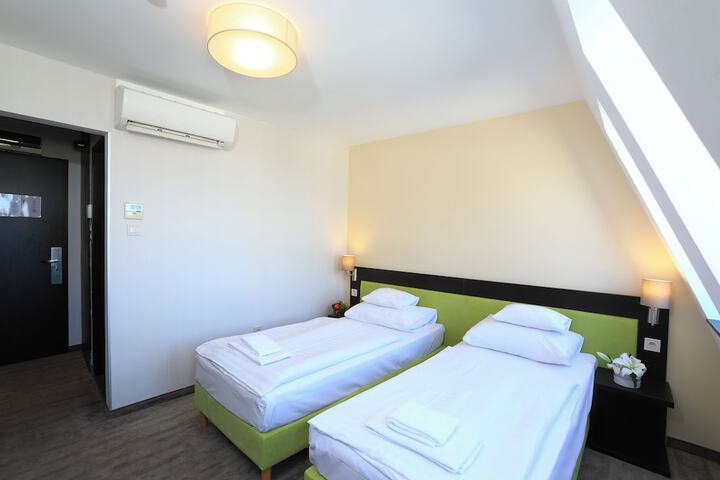 Room 60 of 139