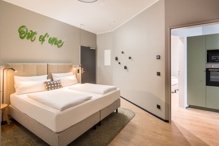 Room 32 of 103